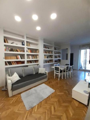 Downtown apartment in walk zone with 3 bedrooms and garage